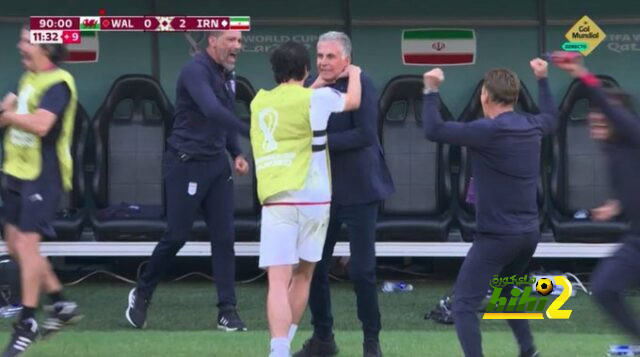لاعب إيران يخنق مدربه احتفالا بالفوز أمام ويلز!