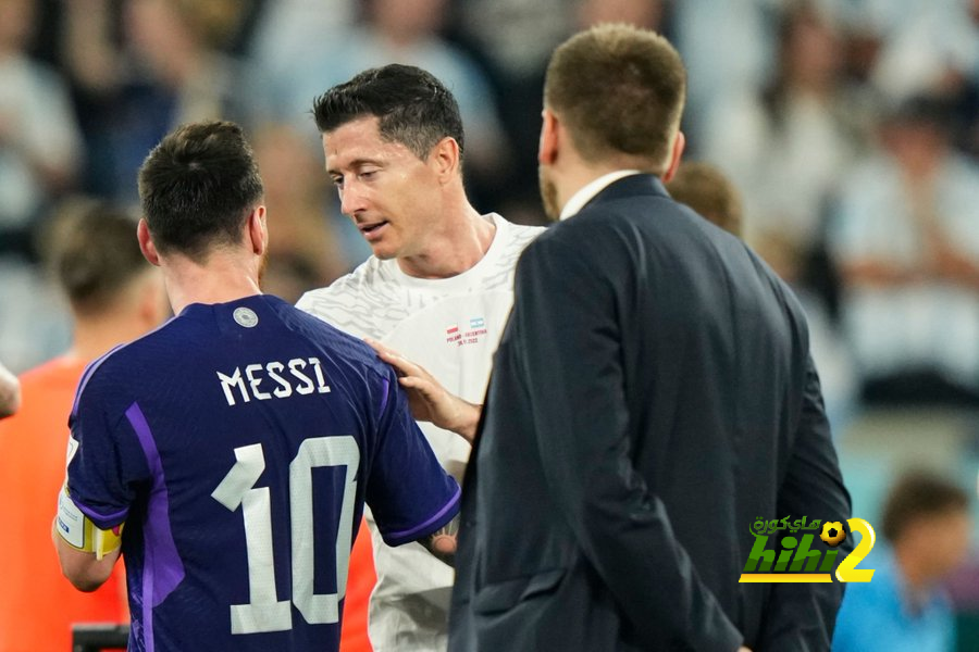 ليفاندوفسكي سبب تغيير برشلونة لسياساته