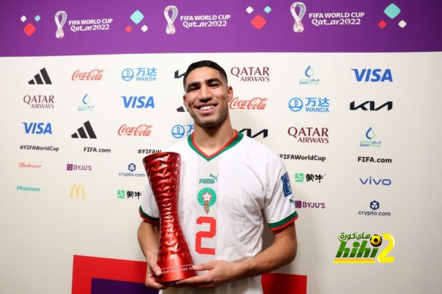 أشرف حكيمي يتسلم جائزة رجل مباراة المغرب و كندا