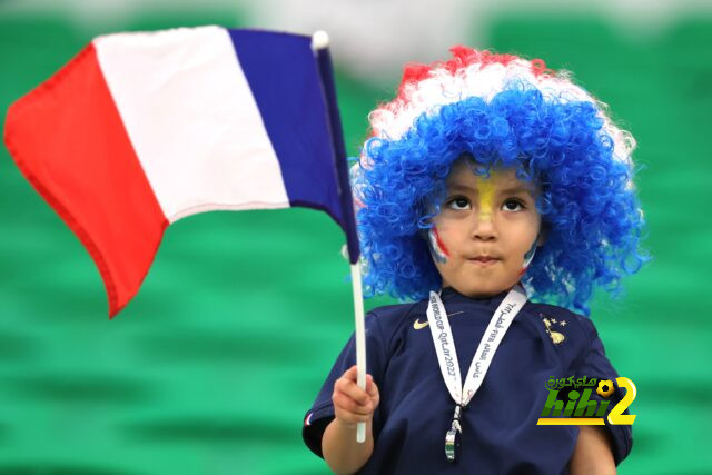 جماهير فرنسا تزين مدرجات ملعب الثمامة