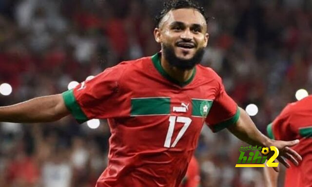 صور : بوفال يحتفل بالفوز والتأهل مع والدته
