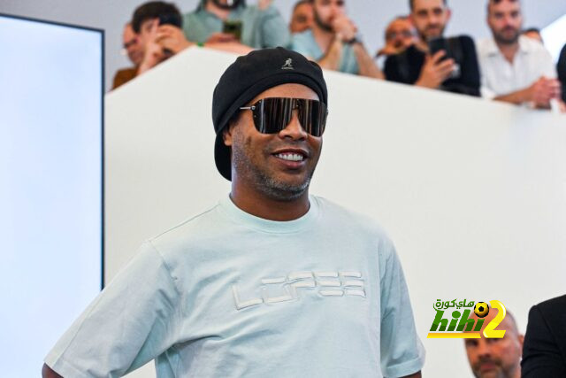 رونالدينيو يشيد بدور ديشامب مع منتخب فرنسا