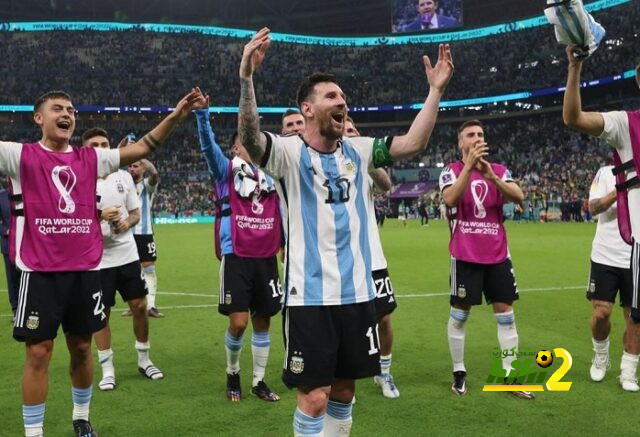 رونالدينيو يكشف مدة استمرار ميسي فى الملاعب