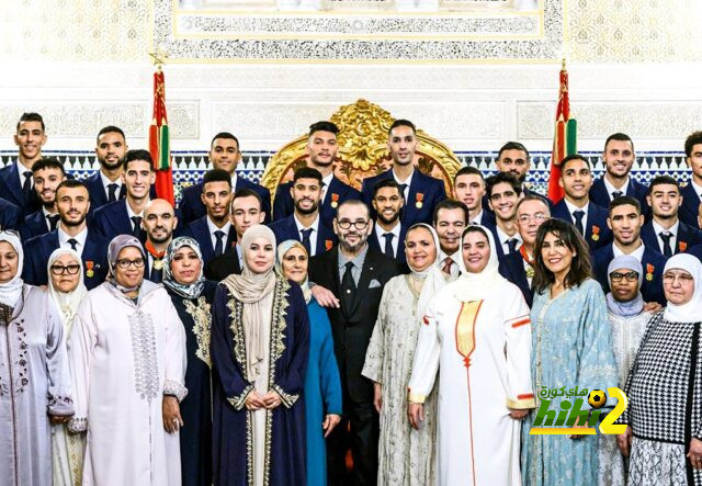 صورة تجمع  ملك المغرب محمد السادس مع اسود الاطلس و امهاتهم