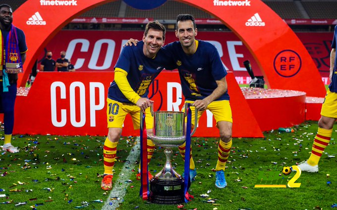ميسي يدفع بوسكيتس للبقاء مع برشلونة !