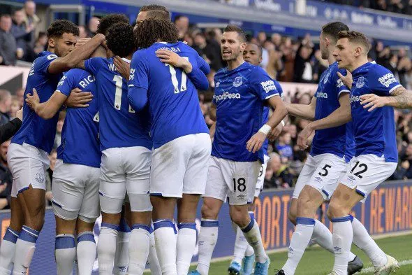 إيفرتون يحرز الهدف الأول في مرمى مانشستر سيتي