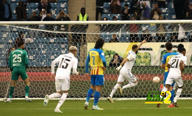 رد فعل بنزيما على ركلة الجزاء التي تصدى لها كورتوا من جايا لاعب فالنسيا