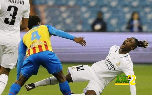 هل يشارك كامافينجا أمام برشلونة ؟