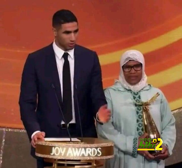 المغربي  أشرف حكيمي يتوج بجائزة أفضل لاعب عربي !