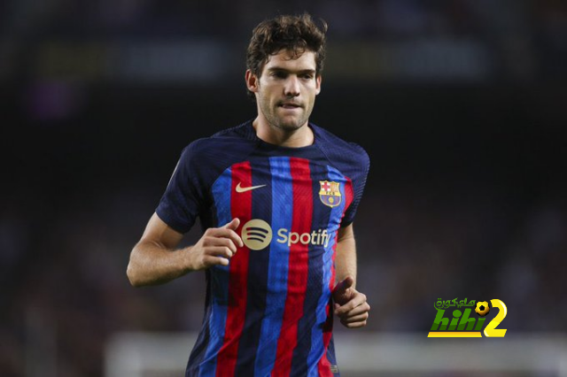لماذا جدد برشلونة عقد ألونسو رغم عدم وجود أموال ؟