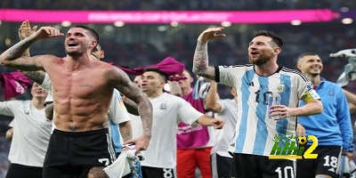 أحدهما في الملعب او الآخر في الاعلام .. دي باول و أجويرو يتوليان الدفاع عن ميسي