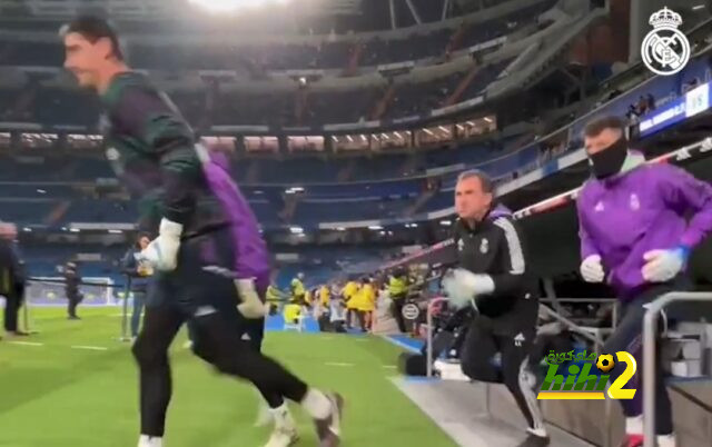 دخول حراس ريال مدريد للقيام بالاحماء الاخير قبل انطلاقة اللقاء !