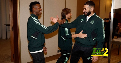 صور.. ترحيب حار من لاعبي ريال مدريد ببنزيما وميليتاو