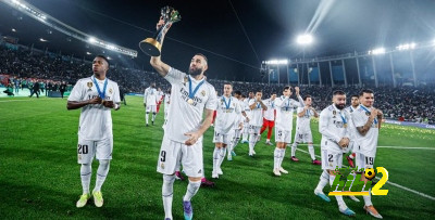 ريال مدريد يقدم لقب كأس العالم للأندية إلى جماهيره قبل مباراة إلتشي
