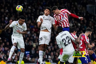 تغريدة أتلتيكو مدريد التي أثارت جدلاً واسعًا بعد الديربي