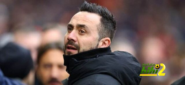 إيقاف روبيرتو دي زيربي مدرب برايتون و تغريمه بسبب انتقاد الحكام