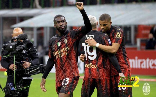 جيرو يقود هجوم ميلان أمام فيورنتينا في الدوري الإيطالي