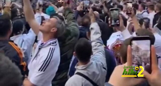 جمهور ريال مدريد يتوافد على ملعب السانتياجو برنابيو قبل مباراة ليفربول