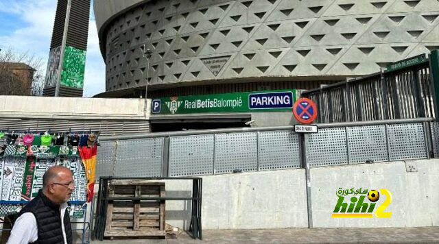 الجمهور يتوافد على ملعب بينيتو فيامارين قبل لقاء مانشستر يونايتد و ريال بيتيس