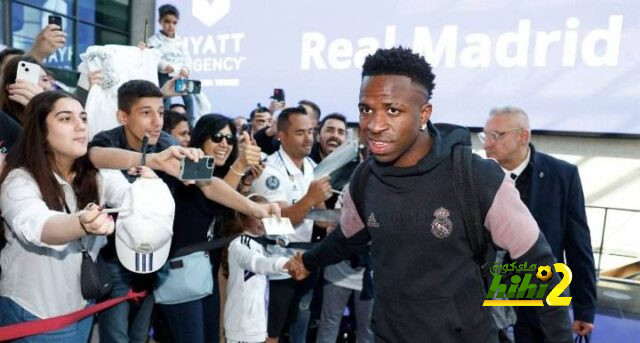 جمهور ريال مدريد يهتف لـ فينيسيوس جونيور خلال وصوله برشلونة