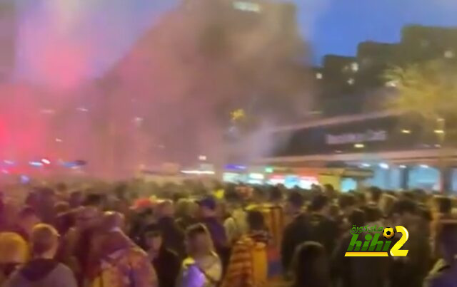 استقبال كبير من جمهور برشلونة خارج الملعب