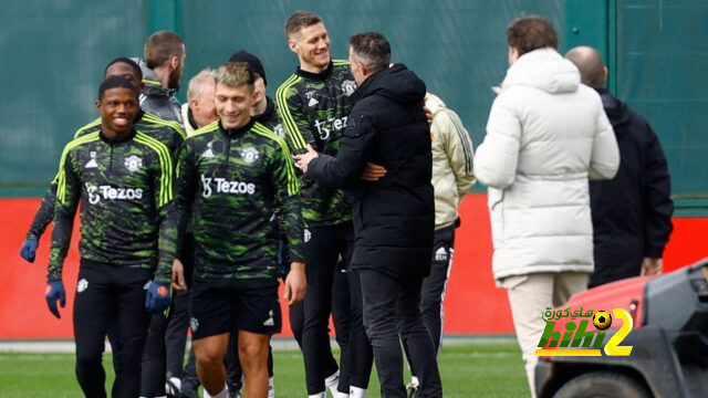 فان بيرسي يتغزل في لاعب يونايتد الجديد