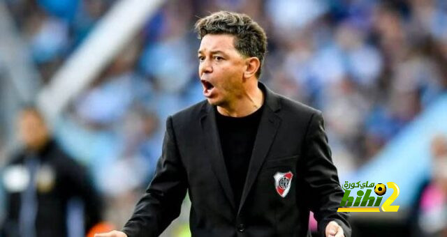 مدرب ريفر بلايت يعرض نفسه على تشيلسي!