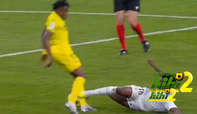 لماذا لم يتم طرد تشواميني على خشونته مع لاعب فياريال ؟