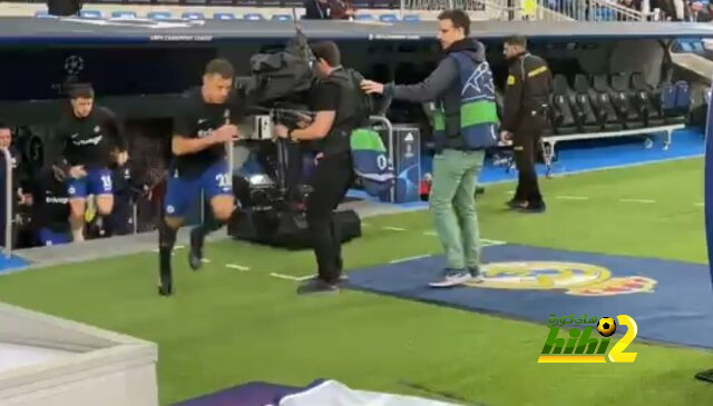فيديو .. لحظة دخول لاعبي تشيلسي لعمليات الإحماء قبل لقاء ريال مدريد