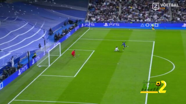 كورتوا يتصدى لـ إنفراد جواو فليكس في الدقيقة الثانية