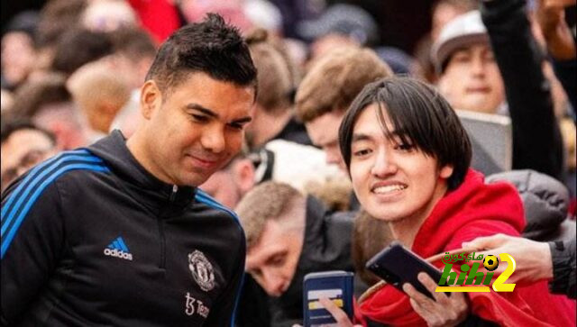 فيديو من استقبال الجمهور للاعبي مانشستر يونايتد قبل لقاء استون فيلا