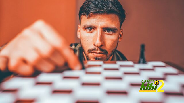 صور.. روبن دياز يتصدر مجلة السيتي في شهر مايو
