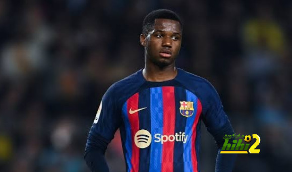 برشلونة يجتمع مع وكيل ثلاثة لاعبين