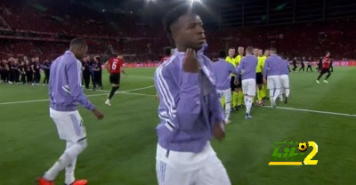 فينيسيوس تجاهل تحية الحكام قبل بدء مباراة ريال مدريد وأوساسونا