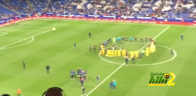 شاهد بالفيديو.. لحظة اعتداء جمهور اسبانيول على الأمن و اقتحام احتفالات لاعبي برشلونة