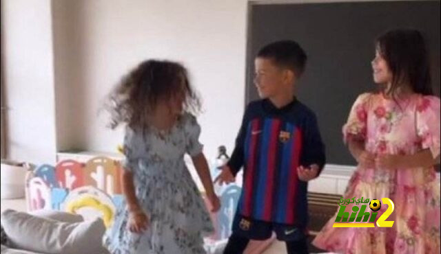 صورة .. شاهد نجل رونالدو بقميص برشلونة