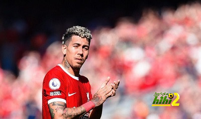 فيرمينو يودع جماهير ليفربول بالبكاء