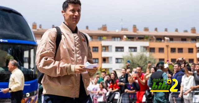 جمهور برشلونة يستقبل اللاعبين بالهتاف في بلد الوليد
