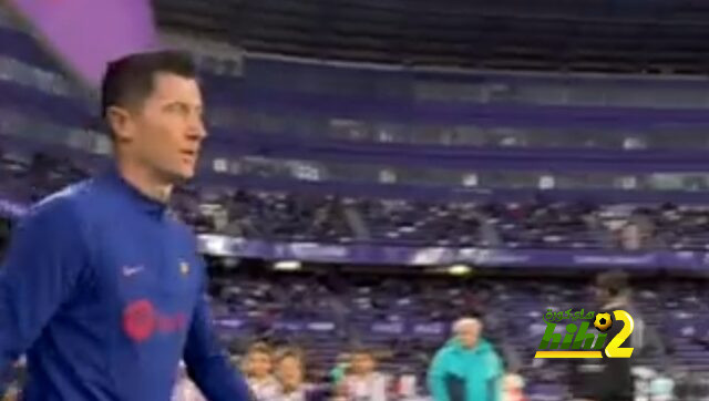 فيديو.. لحظة دخول لاعبي برشلونة لعمليات الإحماء قبل لقاء بلد الوليد