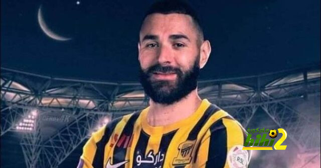 صورة .. بنزيما في مدرجات اتحاد جدة