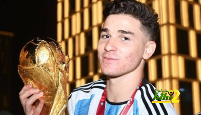 تشكيلة اللاعبين الذين حققوا الأبطال و كأس العالم في موسم واحد