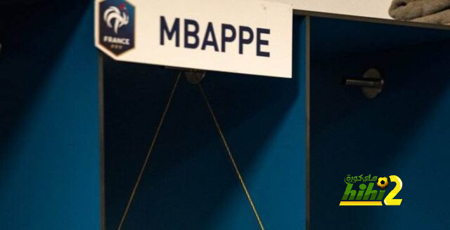صور من غرف ملابس منتخب فرنسا قبل لقاء جبل طارق في تصفيات اليورو