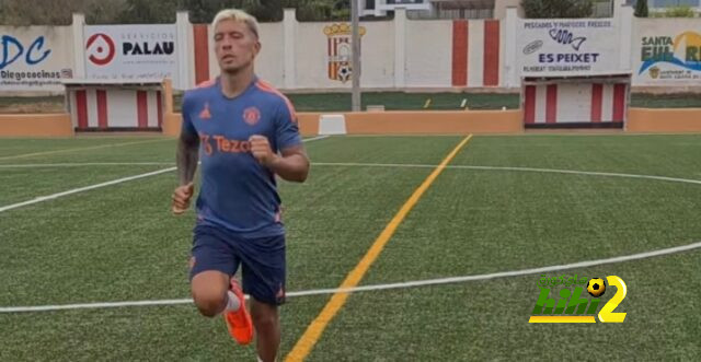 مدافع مانشستر يونايتد يعود من الإصابة و يتدرب منفردا