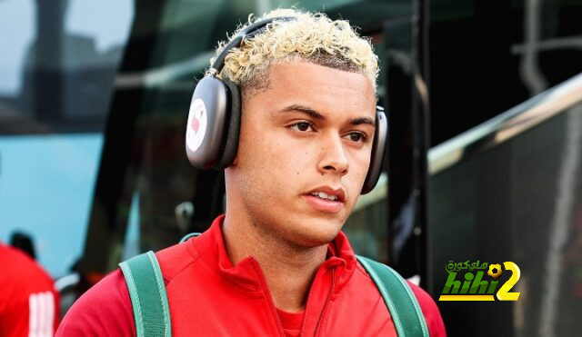 لاعب نوتنجهام يقترب من أستون فيلا