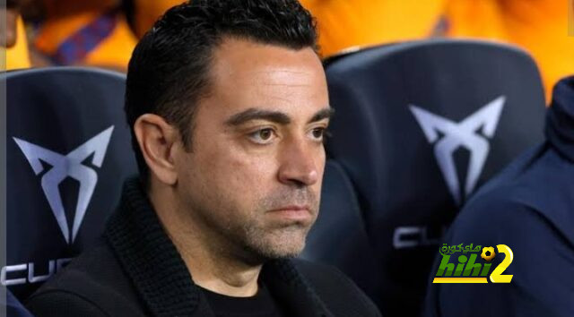 لاعب برشلونة يودع زملاؤه قبل رحيله