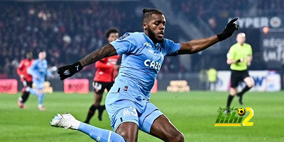 باريس يستهدف لاعب أرسنال لحل أزمة الجبهة اليسري