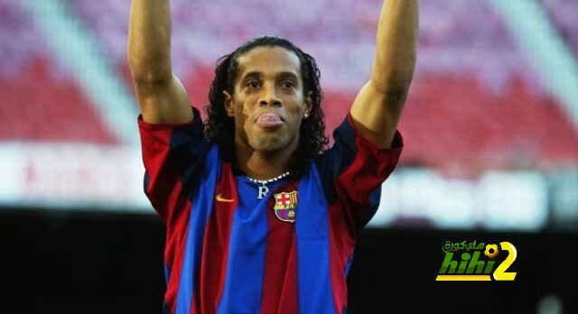 الساحر البرازيلي رونالدينيو يعلق على ذكرى انضمامه لبرشلونة