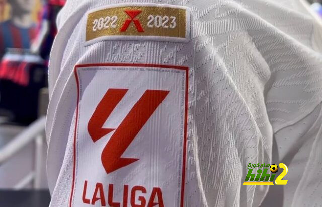 برشلونة يضع شعار بطل الليجا على قميصه الجديد