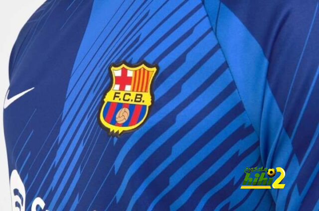 صور .. الكشف عن قميص برشلونة الخاص بعمليات الإحماء