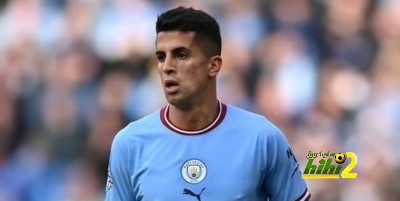 خيارات برشلونة لمركز الظهير الأيمن